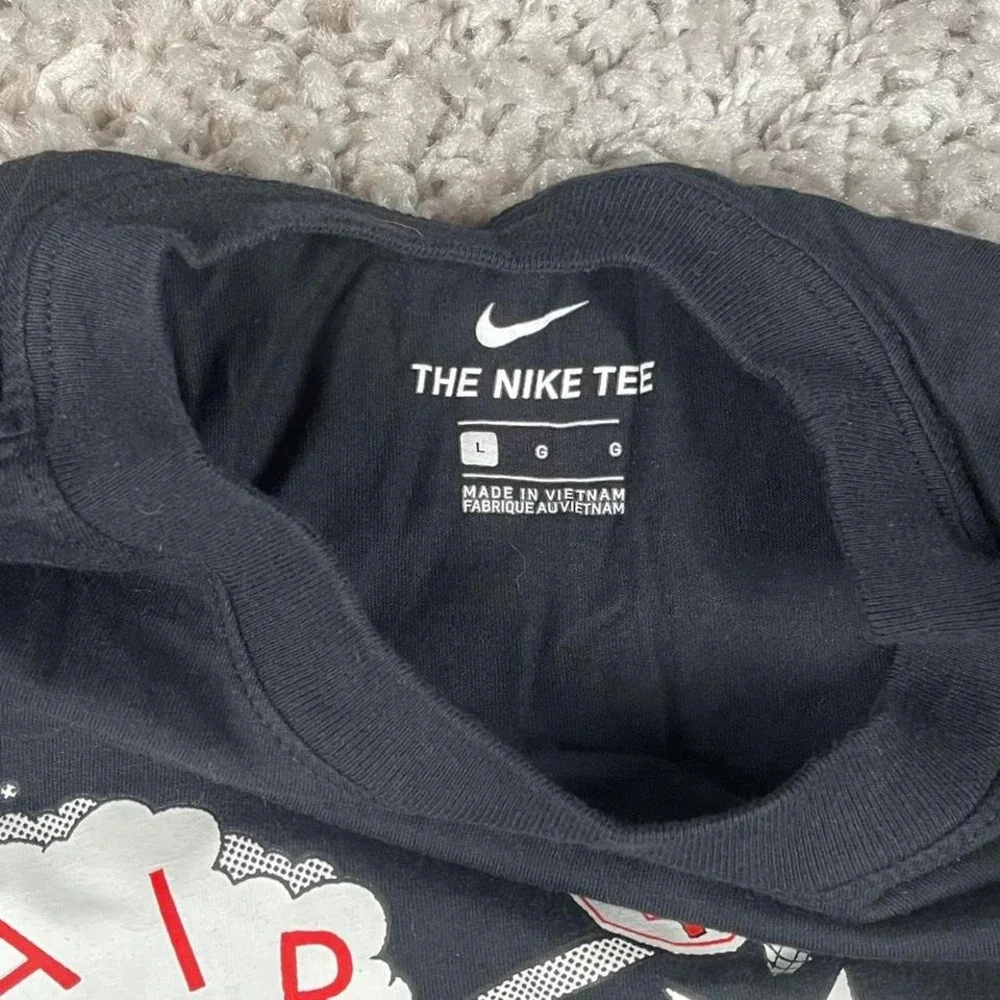 Nike Air Force One black‎ and red graphic tee